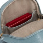 Niebieska stylowa mała saszetka damska z eko skóry zdobionej złotymi okuciami nerka crossbody Peterson-7