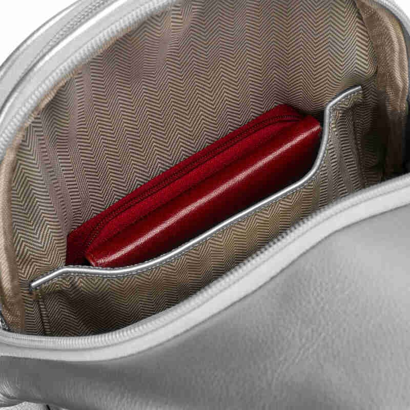 Modna srebrna saszetka damska z eko skóry nerka na ramię crossbody Peterson-7