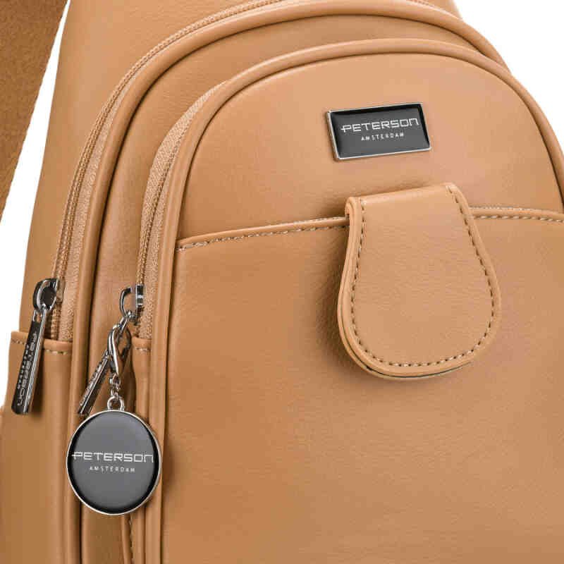 Sportowa beżowa saszetka damska na ramię nerka crossbody ze skóry ekologicznej Peterson-3