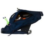 Granatowa, sportowa i pojemna saszetka z poliestru ze stylowym karabińczykiem - Peterson-6