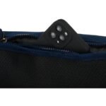 Granatowa, sportowa i pojemna saszetka z poliestru ze stylowym karabińczykiem - Peterson-9