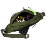 Praktyczna, pojemna saszetka z poliestru w zielonym kolorze, zamykana suwakiem ze stylowym karabińczykiem - Peterson-6