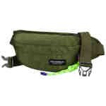 Praktyczna, pojemna saszetka z poliestru w zielonym kolorze, zamykana suwakiem ze stylowym karabińczykiem - Peterson-3