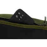 Praktyczna, pojemna saszetka z poliestru w zielonym kolorze, zamykana suwakiem ze stylowym karabińczykiem - Peterson-9