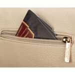 Saszetka damska w beżowym kolorze wykonana ze skóry ekologicznej, zamykana suwakiem - Peterson-8