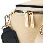 Saszetka damska w kolorze ecru z czarnymi elementami, wykonana z materiału syntetycznego - Peterson-9