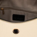 Saszetka damska w kolorze ecru z czarnymi elementami, wykonana z materiału syntetycznego - Peterson-6