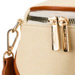 Saszetka damska w kolorze ecru z brązowymi elementami, zamykana suwakiem - Peterson-9