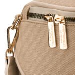 Beżowa saszetka damska zamykana suwakiem i zawieszona na regulowanym pasku - Peterson-9