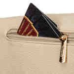 Beżowa saszetka damska ze skóry ekologicznej zamykana suwakiem, zawieszona na regulowanym pasku - Peterson-9