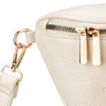 Jasnobeżowa saszetka damska ze skóry ekologicznej zamykana suwakiem - Peterson-9