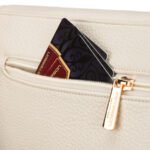 Jasnobeżowa saszetka damska ze skóry ekologicznej zamykana suwakiem - Peterson-8