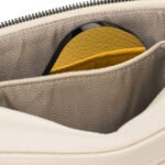 Jasnobeżowa saszetka damska ze skóry ekologicznej zamykana suwakiem - Peterson-7