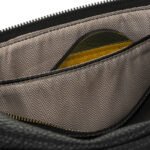 Czarna saszetka damska ze skóry ekologicznej zawieszona na regulowanym pasku - Peterson-7