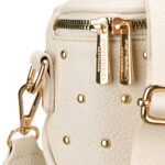 Jasnobeżowa nerka damska ze skóry ekologicznej ozdobiona ćwiekami - Peterson-9