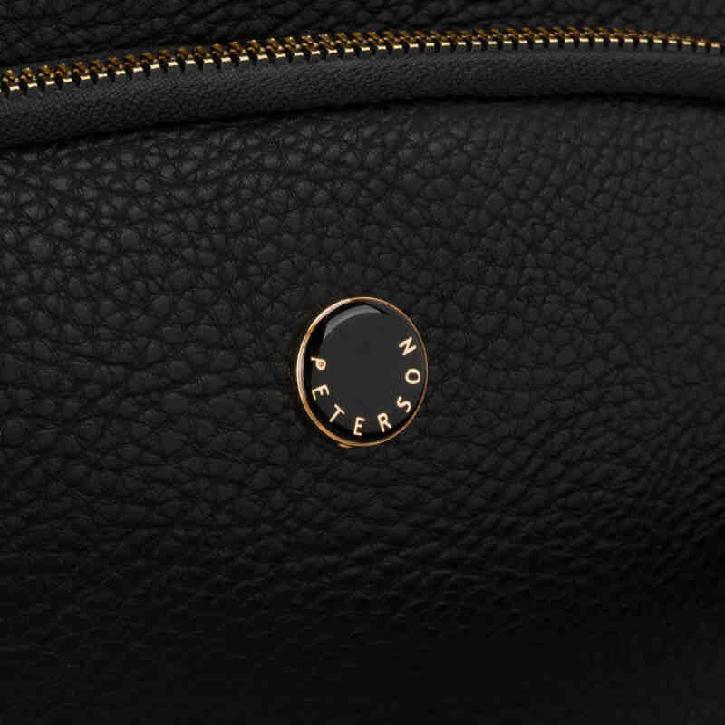 Miejska, czarna nerka damska ze skóry ekologicznej zawieszona na regulowanym pasku - Peterson-5