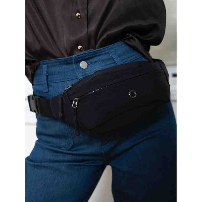 Praktyczna nerka damska z poliestru w czarnym kolorze - Peterson-3