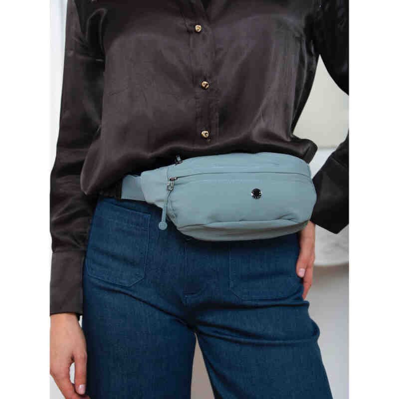 Niebieska nerka damska na biodra z kieszonką na froncie - Peterson-3